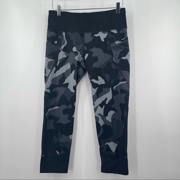 ATHLETA Bundle Capri Leggings Camo & Tie Dye Athletic Gym Run Fitness SZ Medium - Picture 4 of 15